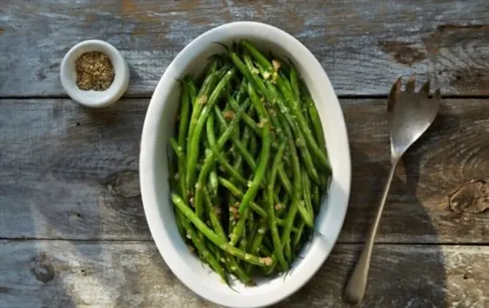 roasted green beans with garlic and pecorino cheese