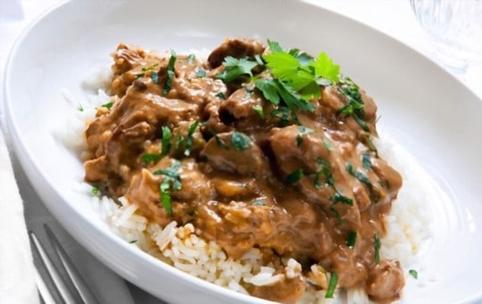 What to Serve with Beef Stroganoff? 7 BEST Side Dishes