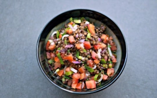 mediterranean crispy lentil salad