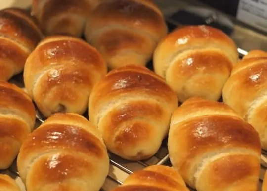 What to Serve with Dinner Rolls? 7 BEST Side Dishes