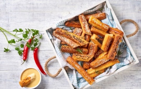 What to Serve with Cheese Straws? 7 BEST Side Dishes