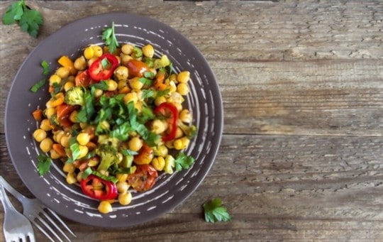 carrot and chickpea salad