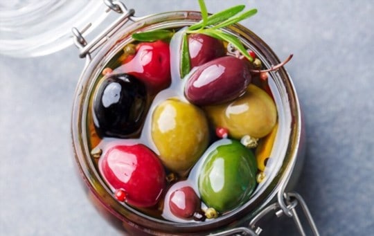 fresh marinated olives