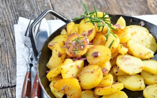 What to Serve with Fried Potatoes and Onions? 7 BEST Side Dishes