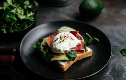 What to Serve with Poached Eggs? 7 BEST Side Dishes