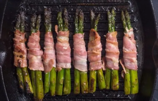 asparagus wrapped in bacon
