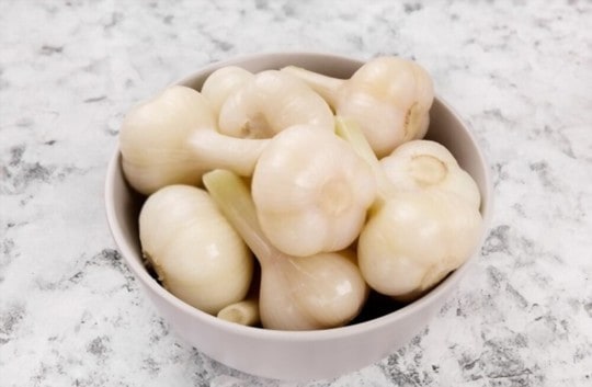 how to cook and serve pickled garlic