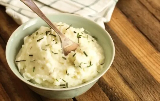 creamy mashed potatoes with garlic and coriander