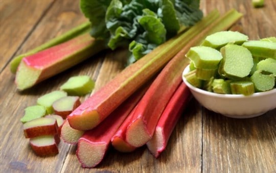 is there a difference between red and green rhubarb