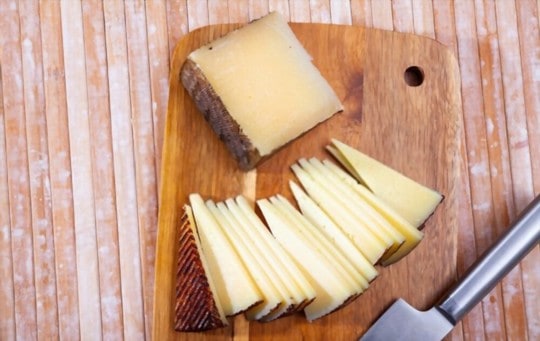 what does pecorino cheese taste like