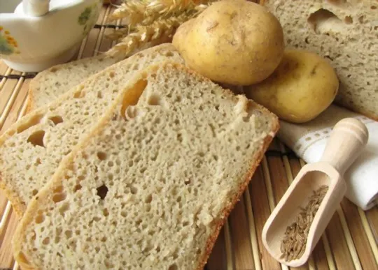 what does potato bread taste like