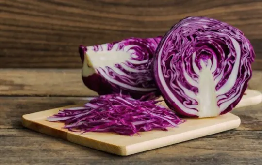 what does red cabbage taste like