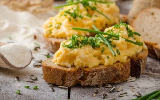 What to Serve with Scrambled Eggs? 7 BEST Side Dishes