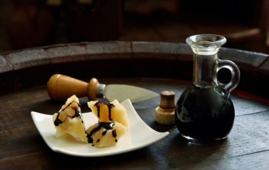 How Long Does Balsamic Vinegar Last? Does it Go Bad?