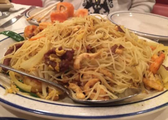 Chow Mei Fun vs Lo Mein: Which is a Better Option?