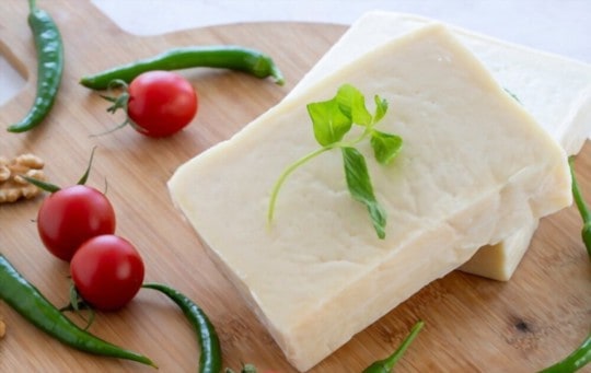 Queso Fresco vs Queso Blanco: Which is a Better Option?