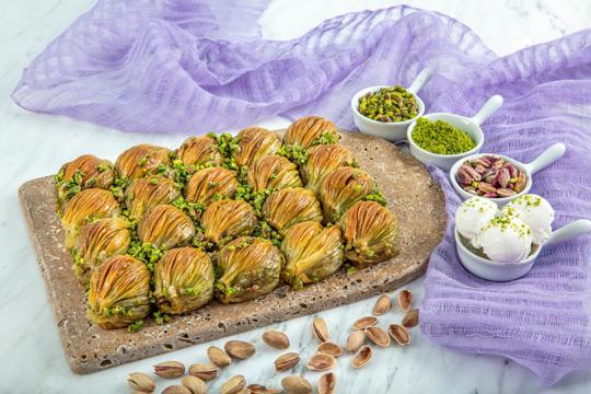 Baklawa vs Baklava: What's the Difference?