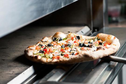 Pizza Stone vs Cast Iron: What's the Difference?