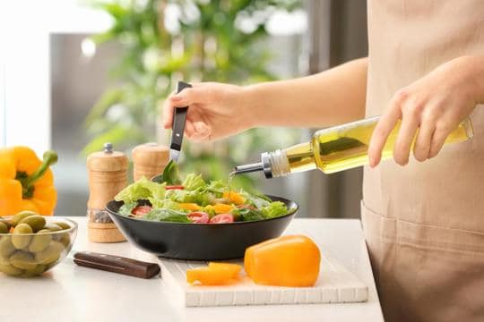 Salad Oil vs Vegetable Oil: What's the Difference?