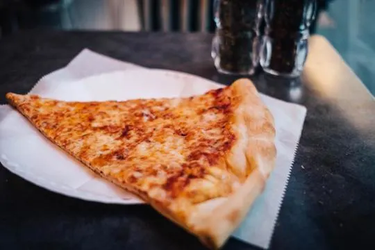 Chicago vs New York Pizza: What's the Difference?