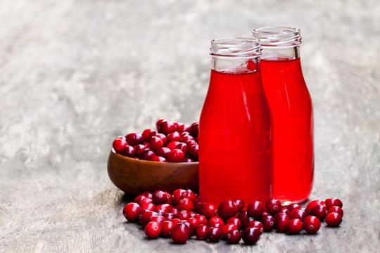 Cranberry Juice vs Cranberry Cocktail: What's the Difference?